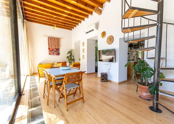 1927 Heritage House - Indoor Garden , Old Vakantiehuis Nicosia